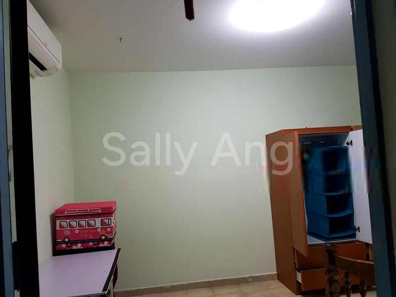 Common Room (HDB) for Rent in  230 Pending Road - Image 2